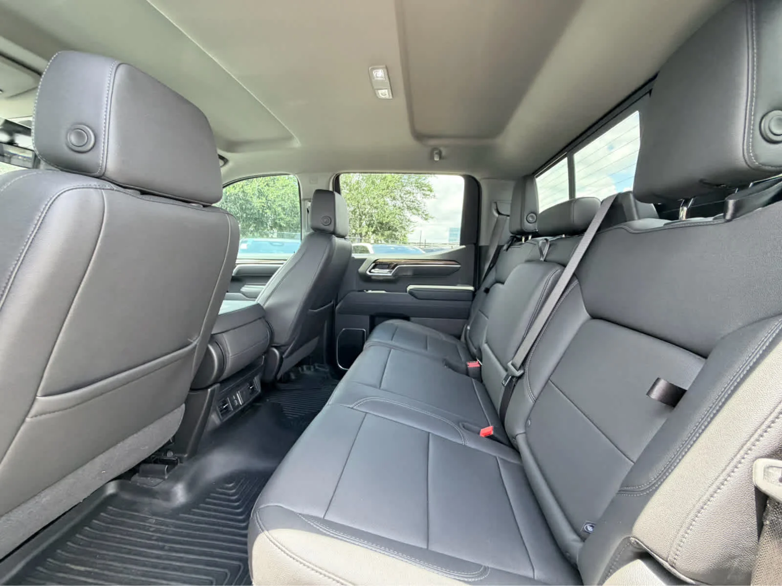 Used 2025 Summit White Chevrolet LT image 32