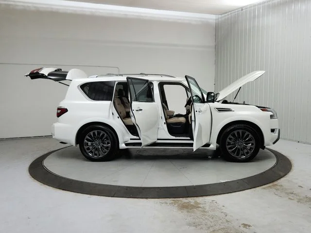 Used 2024 White Nissan Platinum image 17