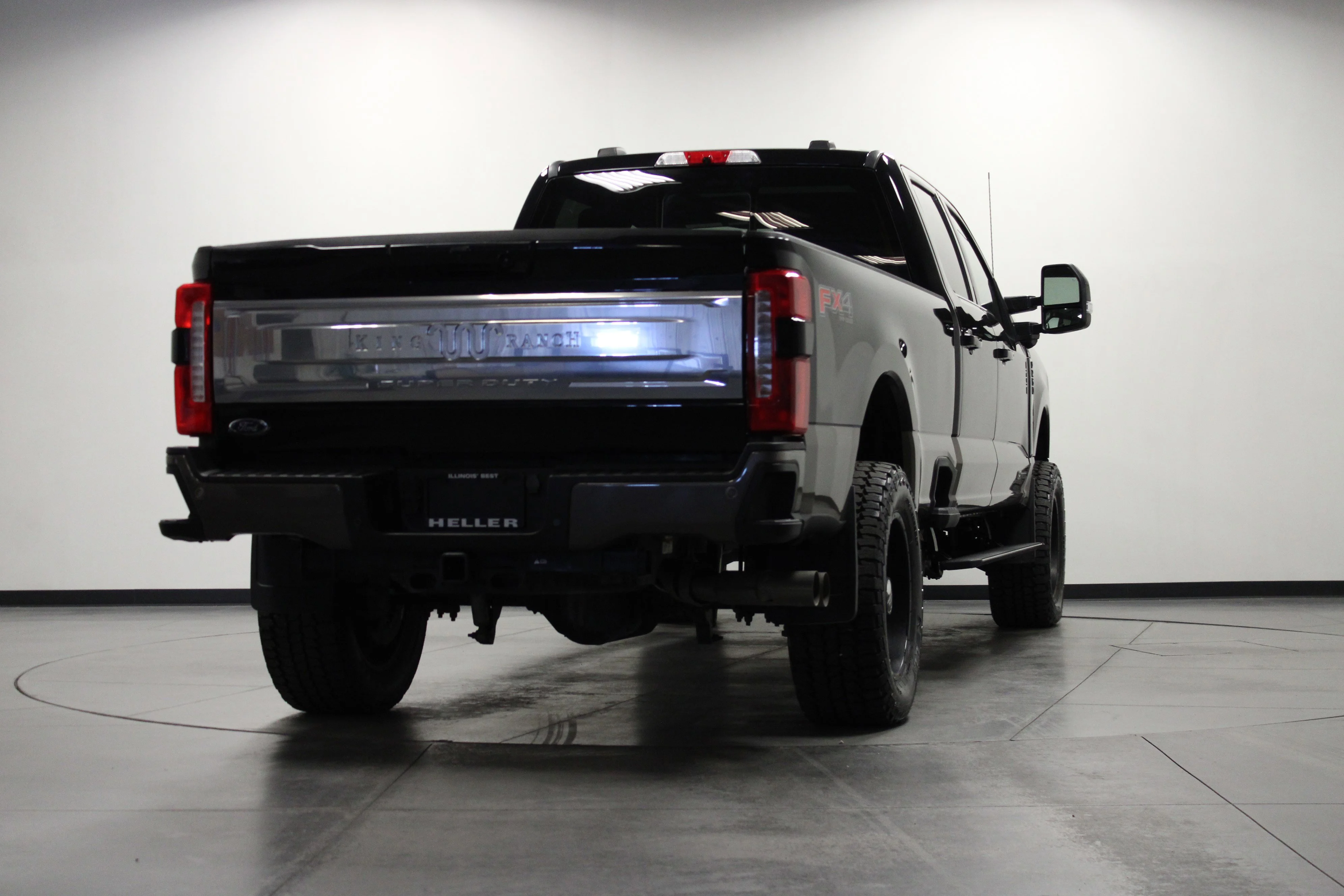 Used 2023 Agate Black Metallic Ford King Ranch image 4