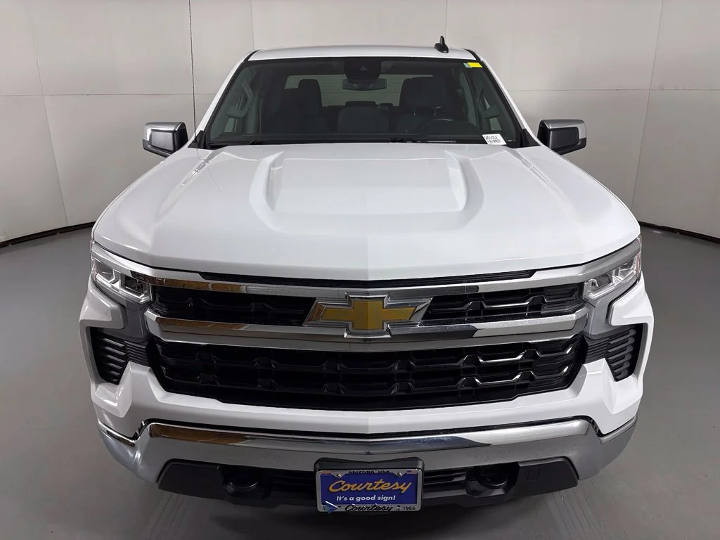 Used 2023 White Chevrolet LT image 4