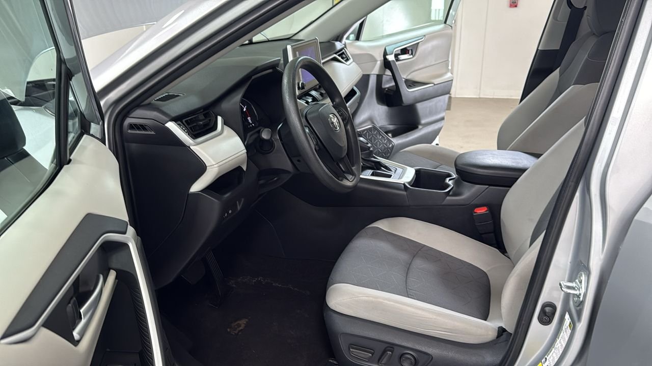 Used 2025 Silver Toyota XLE image 12
