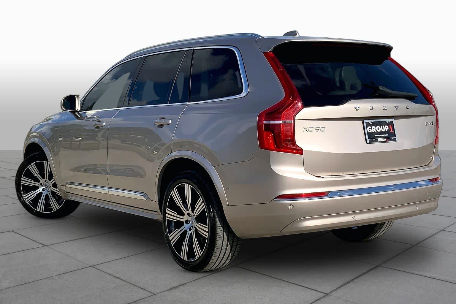 Used 2025 Bright Dusk Metallic Volvo Plus image 12