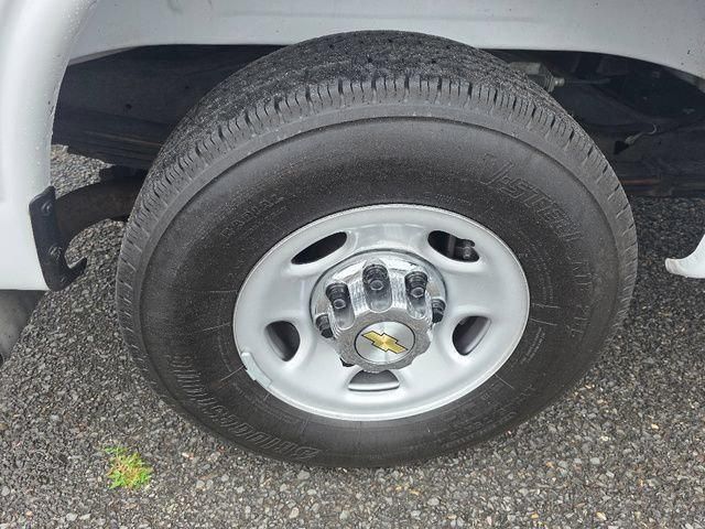 2025 Chevrolet Express Passenger LT - Photo 27
