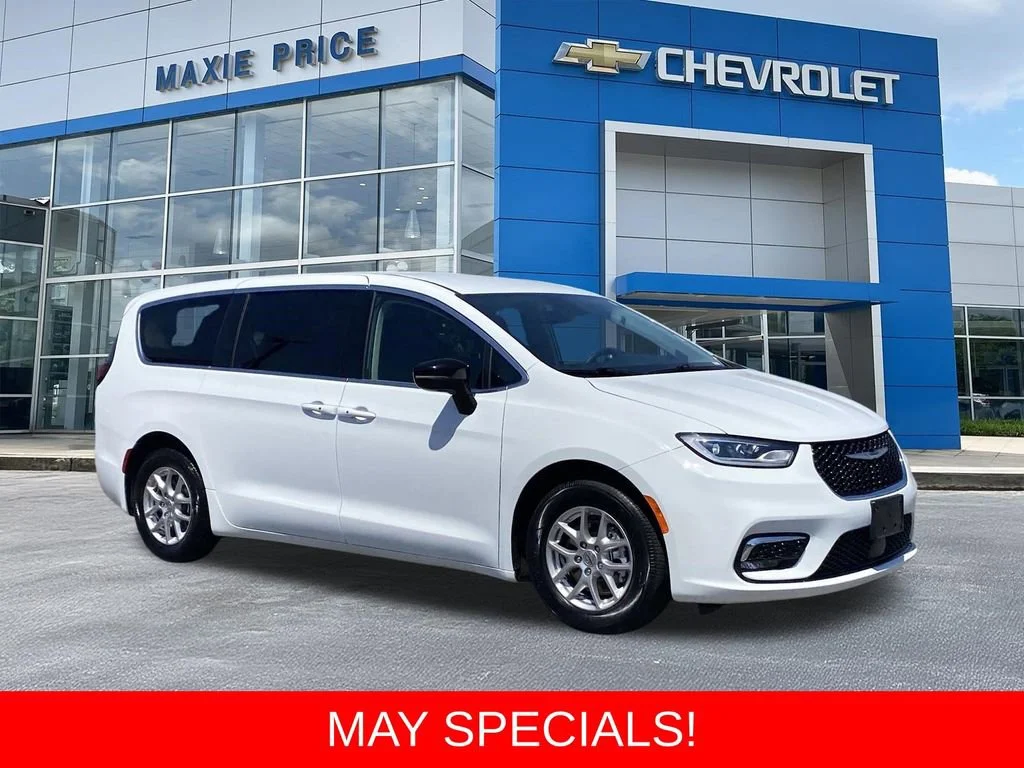 2024 Chrysler Pacifica Touring L's photo
