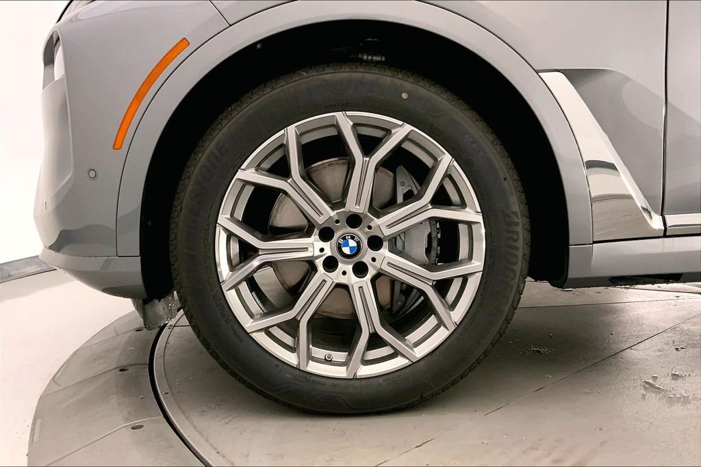 Used 2026 Skyscraper Grey Metallic BMW  image 9