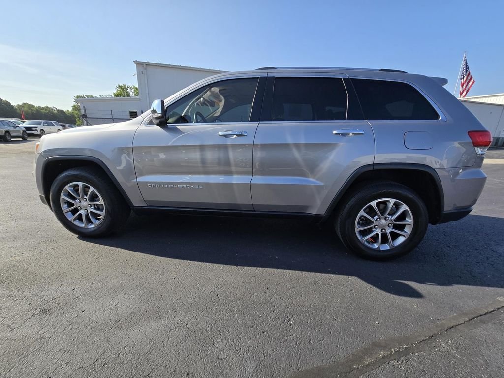 Used 2015 Billet Silver Metallic Clearcoat Jeep Limited image 4