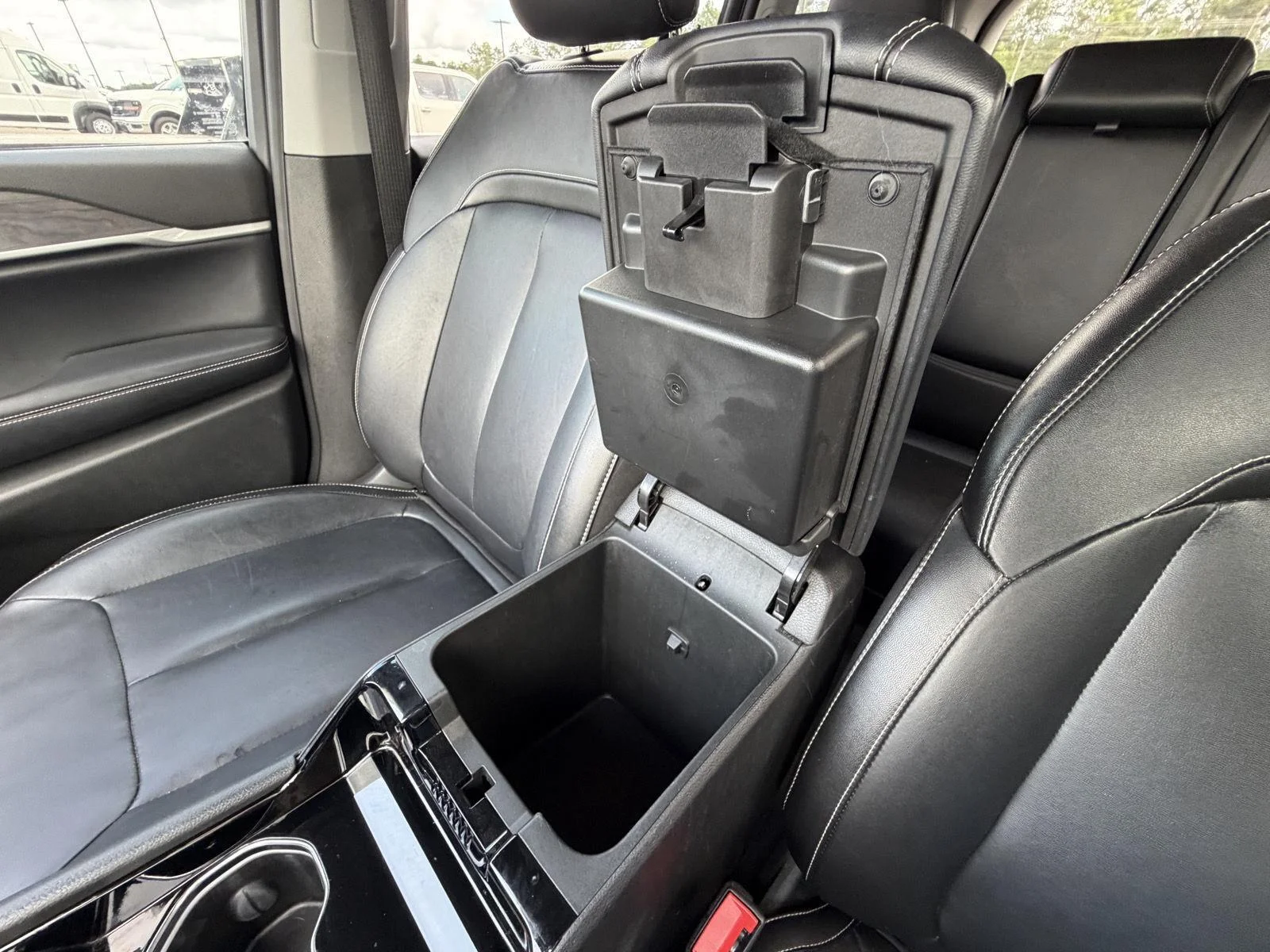 Used 2023 Diamond Black Crystal Pearlcoat Jeep Limited image 15