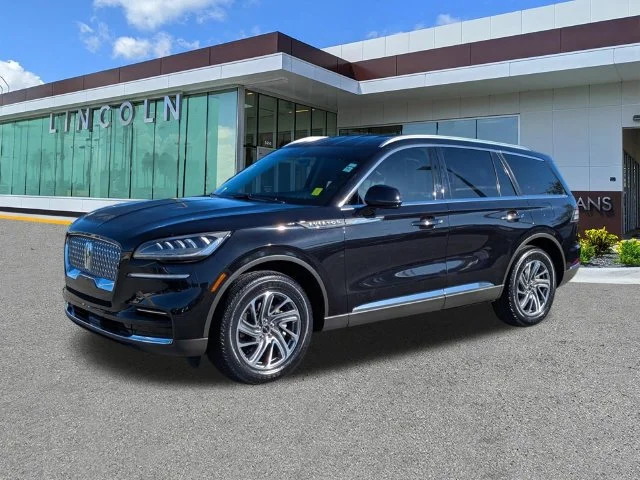 Used 2024 Black Metallic Lincoln Premiere image 8