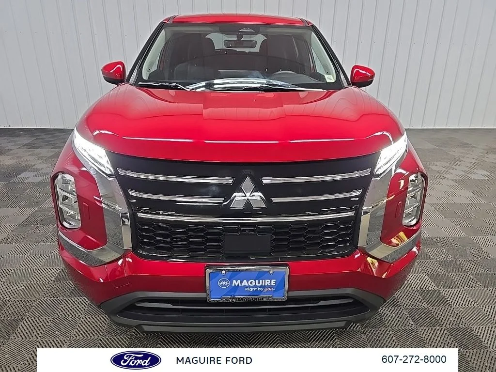 Used 2025 Red Diamond Mitsubishi ES image 10