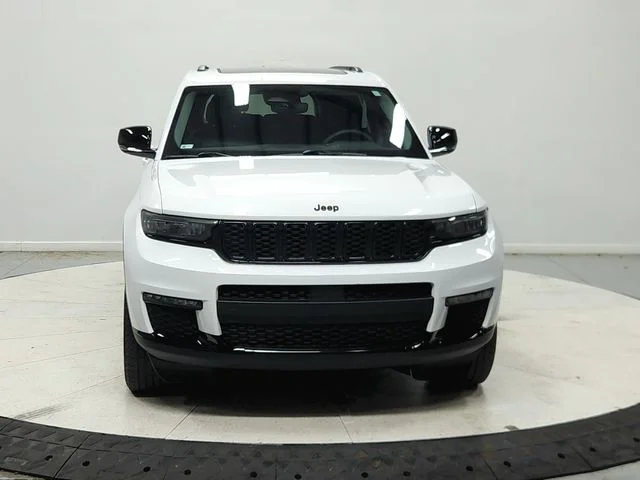 Used 2023 White Jeep Limited image 3