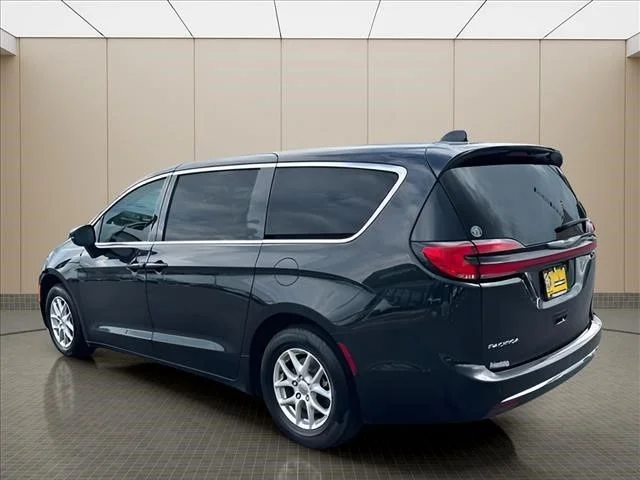 Used 2023 Black Chrysler Touring L image 4