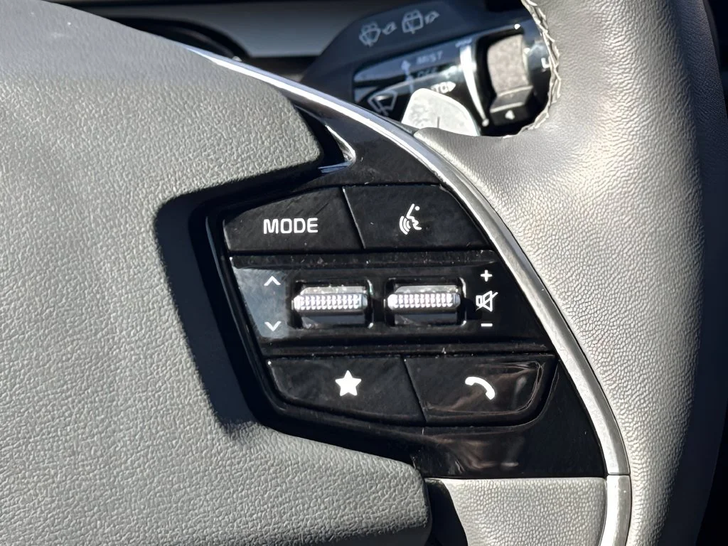 Used 2025 Blue Kia SX image 17