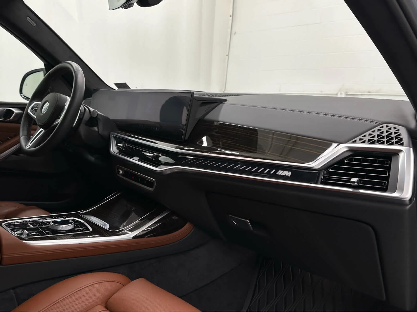 Used 2026 Brooklyn Grey Metallic BMW M60i image 18