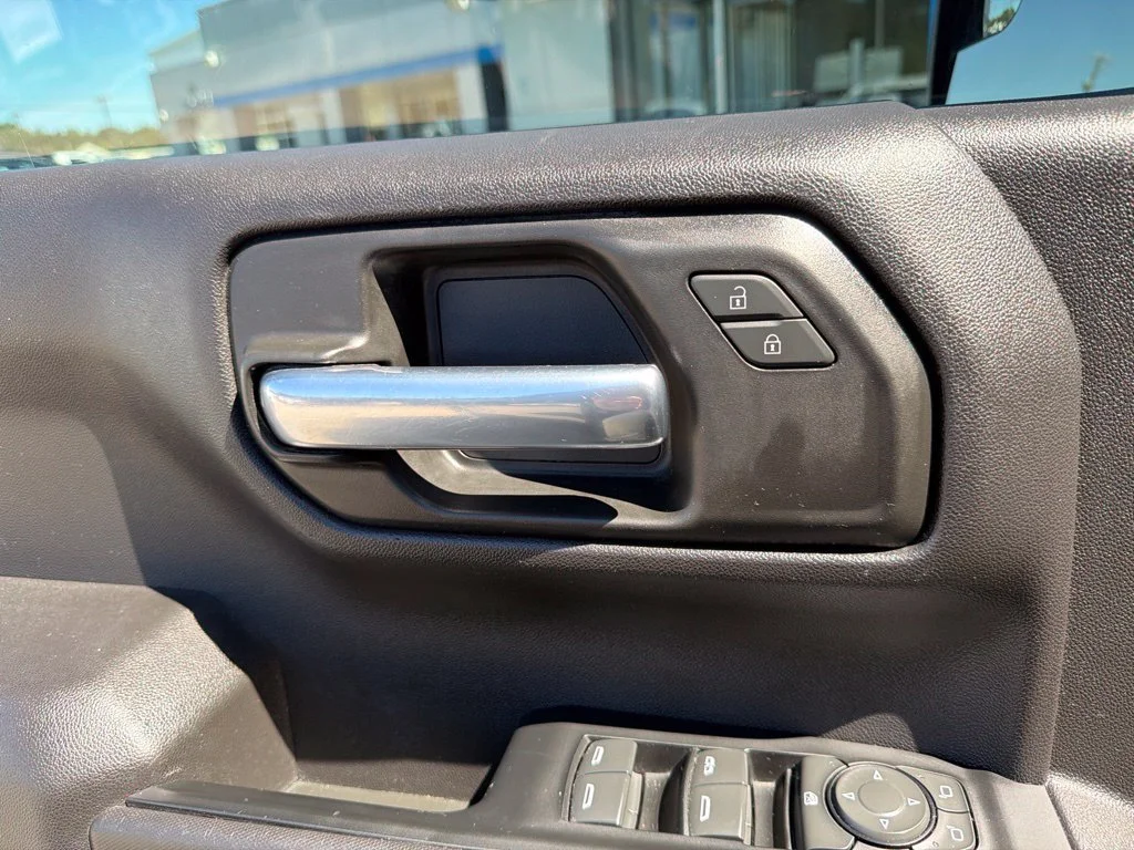 Used 2022 BLACK Chevrolet Custom image 14