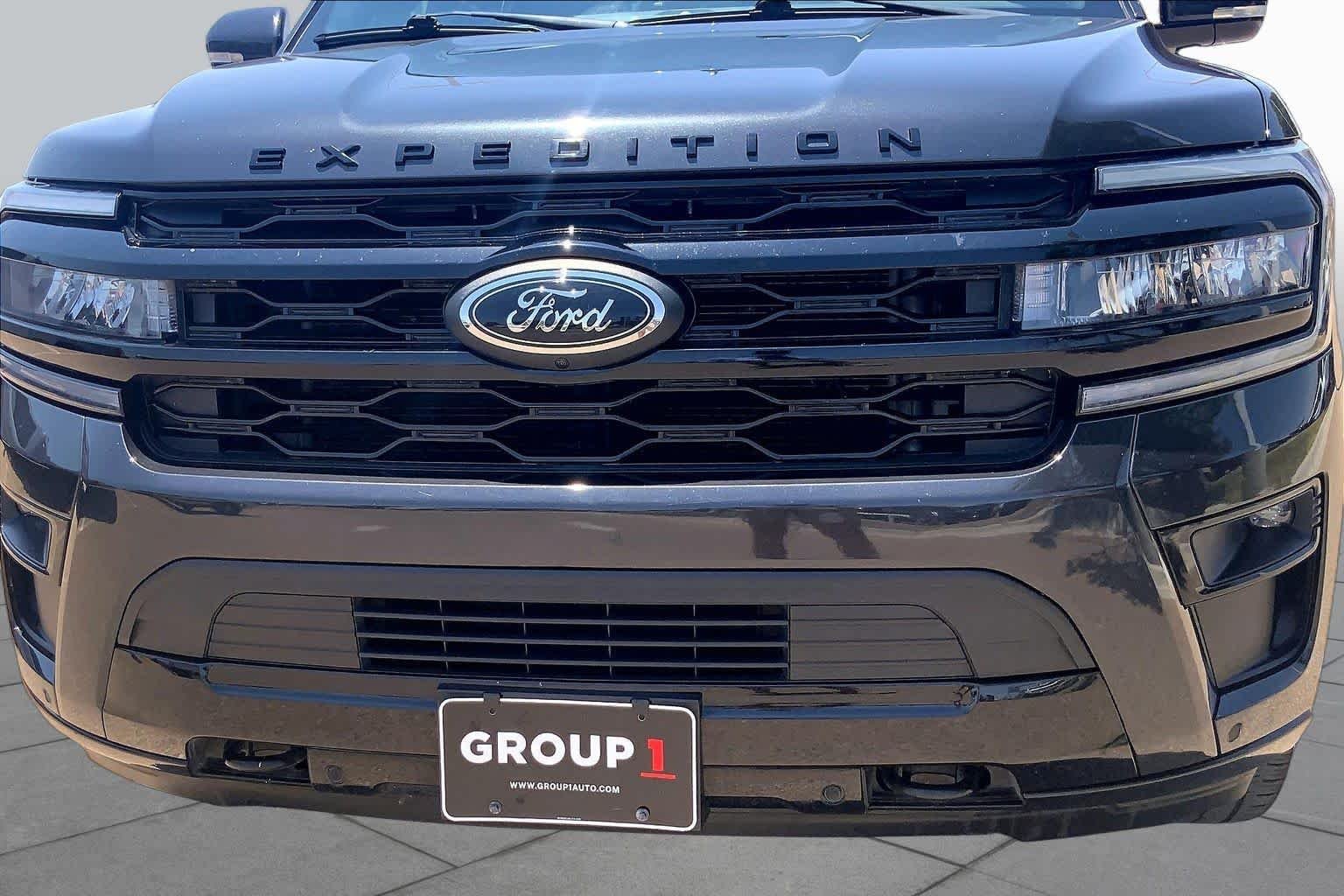 Used 2023 Dark Matter Gray Ford Limited image 30