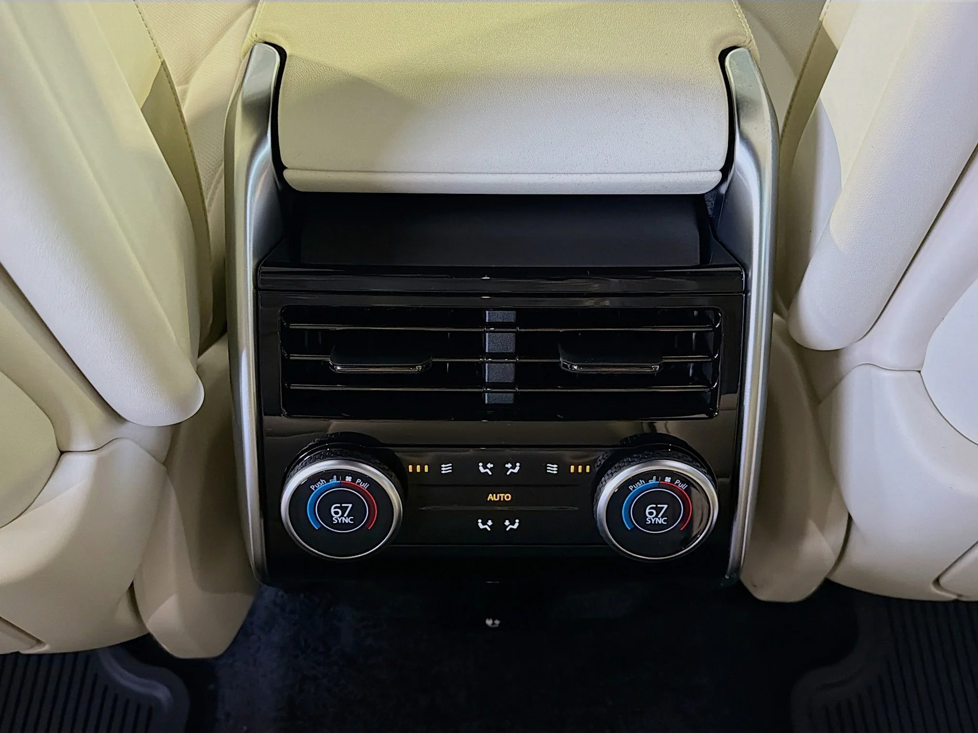 New 2026 British Racing Green LAND ROVER SE LWB 7-Seats / V8 image 19