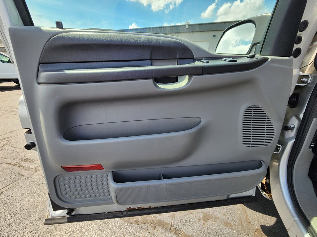 Used 2006  Ford  image 16