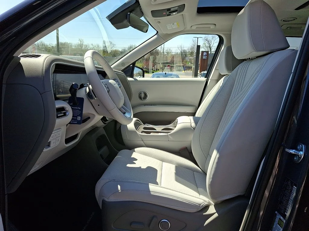 New 2026 Gray Hyundai SEL Premium image 7
