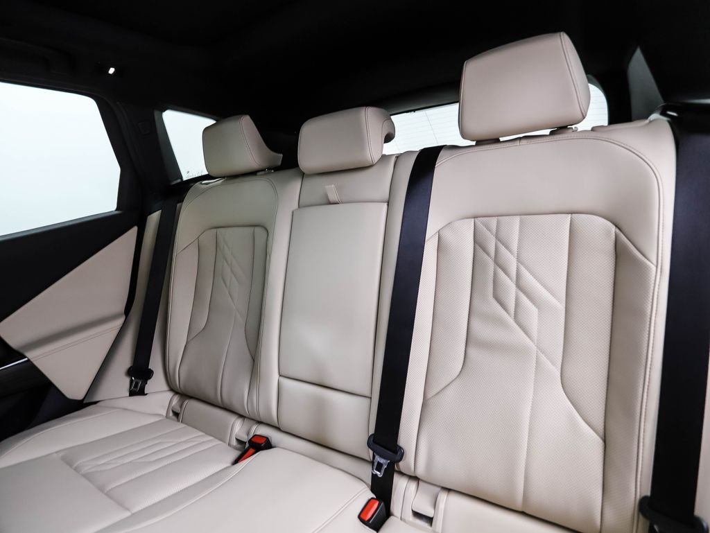 New 2026 Mineral White Metallic BMW 30 xDrive image 23