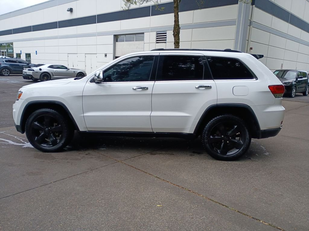 Used 2014 Black Forest Green Pearlcoat Jeep Limited image 6