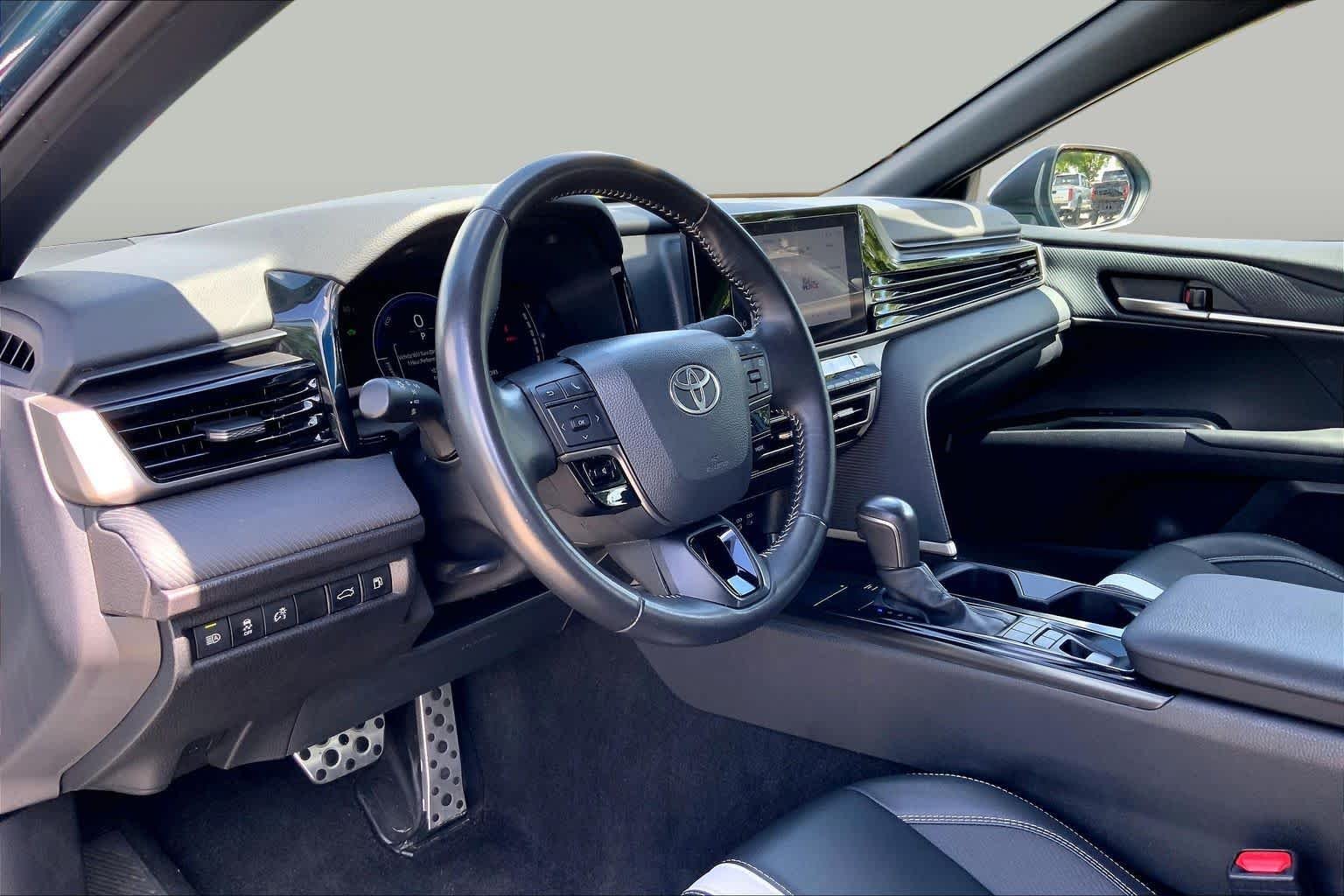 Used 2025 Ocean Gem Toyota SE image 17