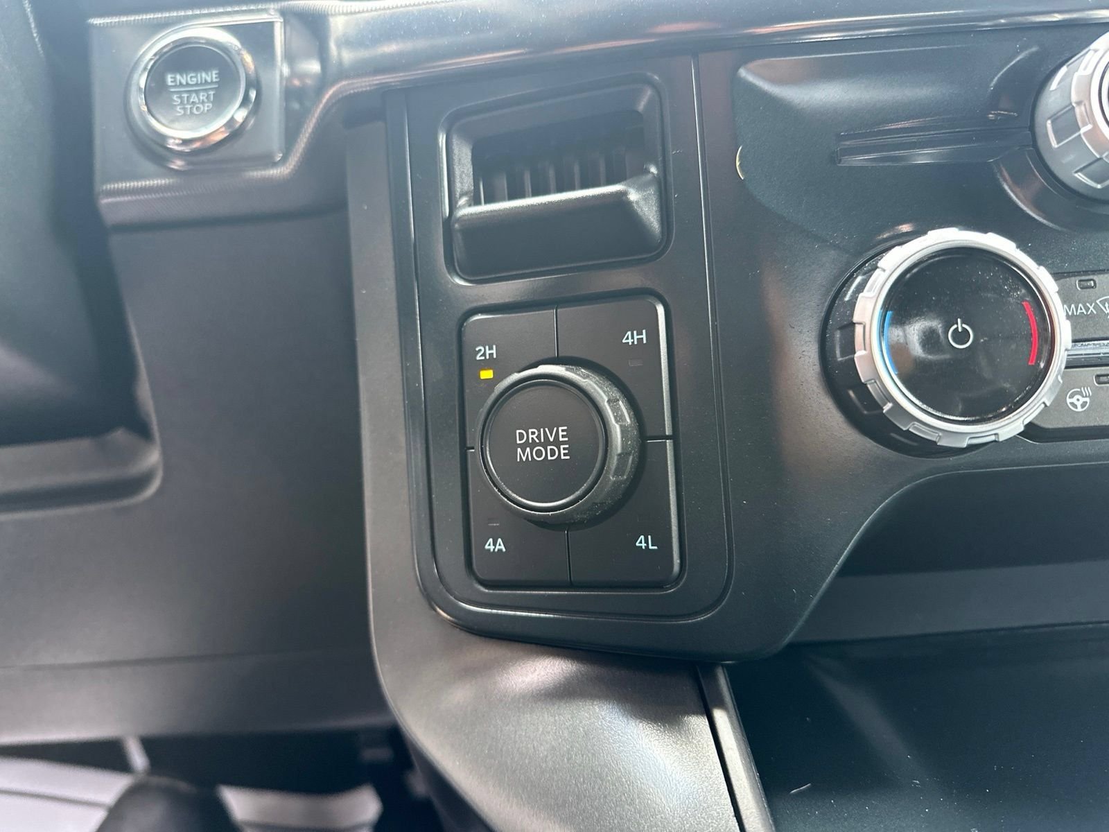 Used 2025 Silver Metallic Ford Lariat image 25