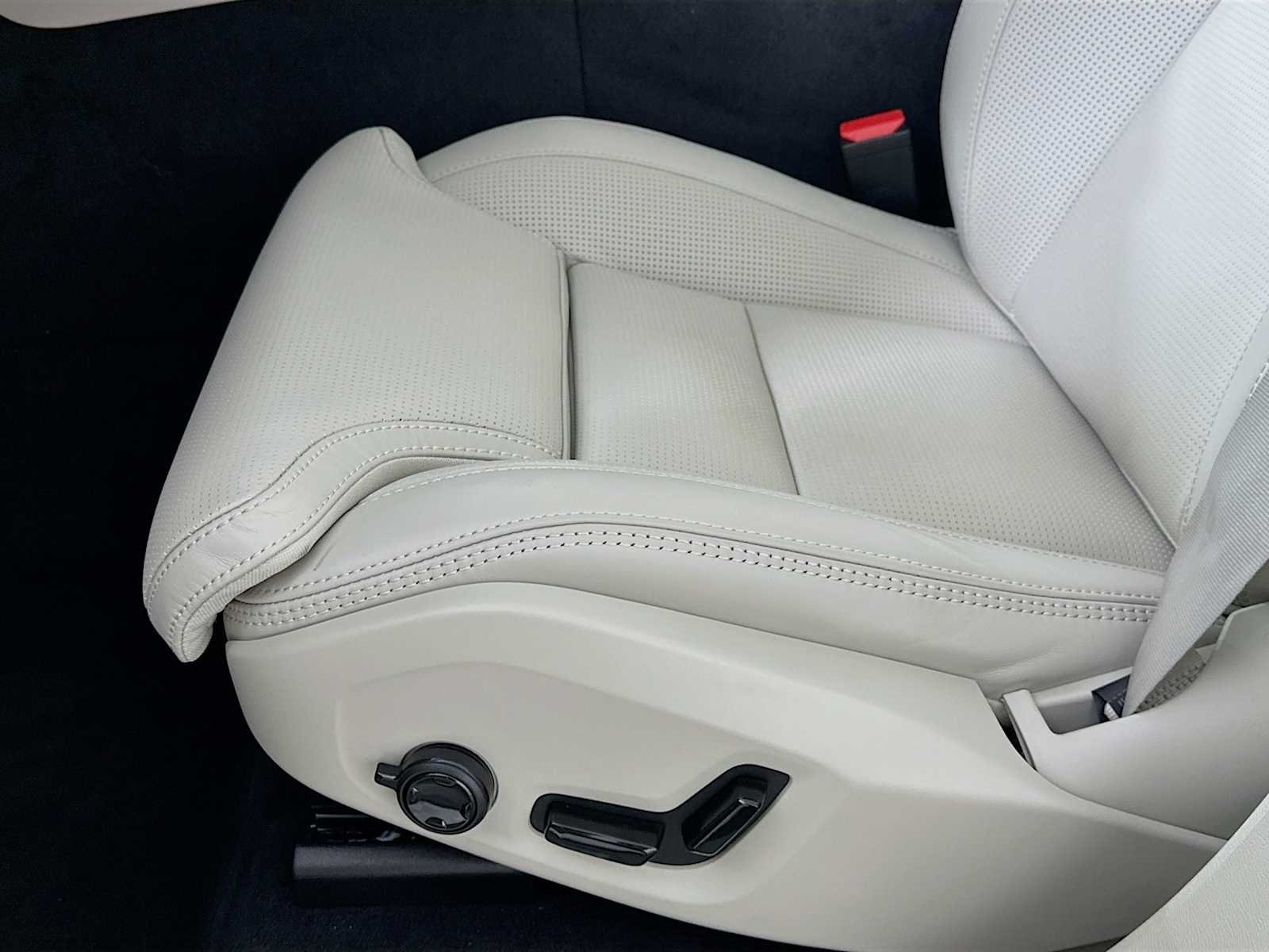 New 2026 Crystal White Volvo Ultra image 17