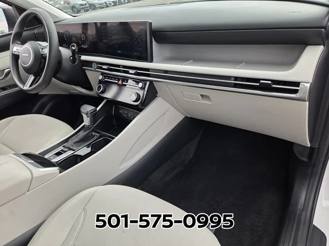 Used 2025 White Hyundai SEL image 18