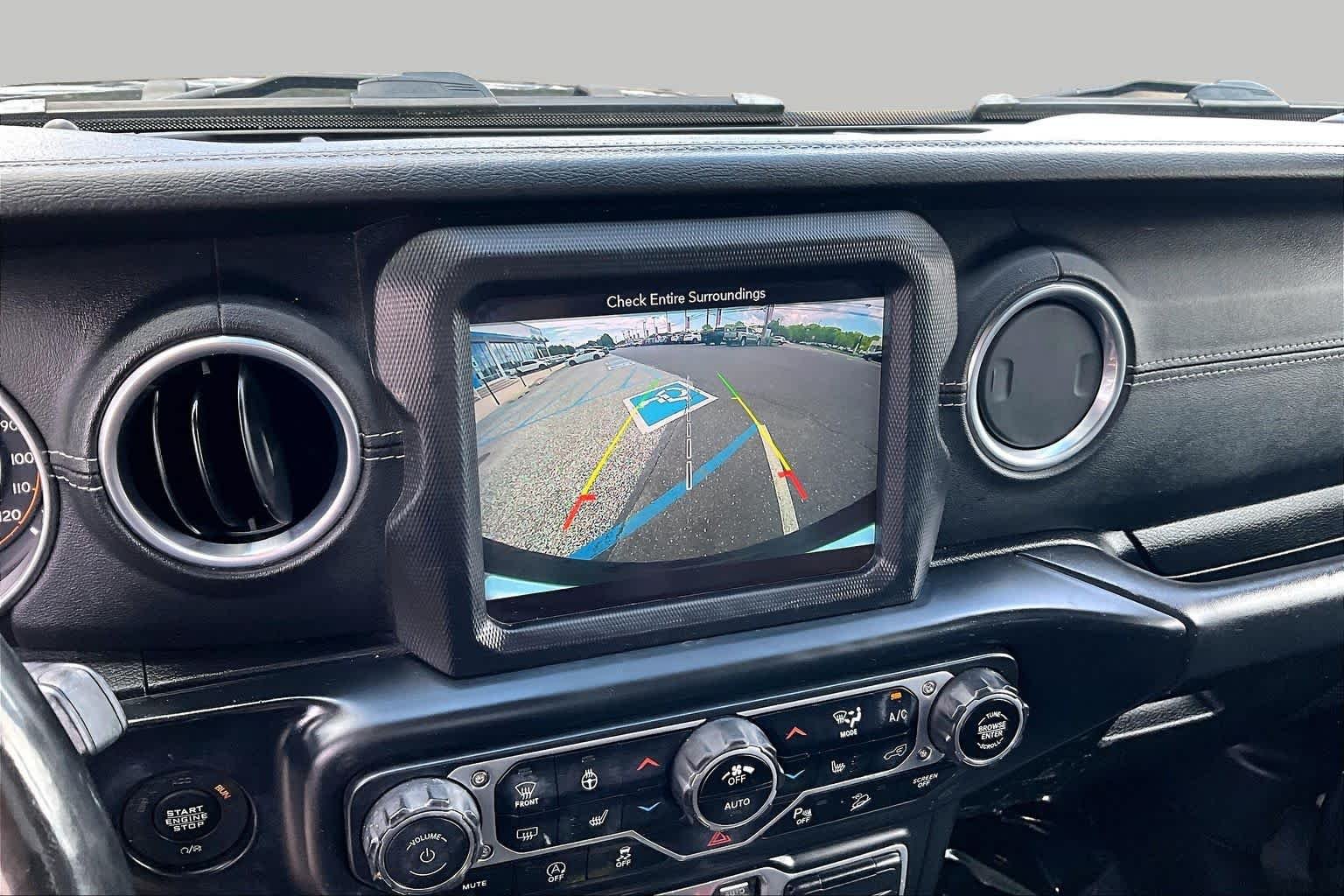 Used 2018 Granite Crystal Metallic Clearcoat Jeep Sahara image 28