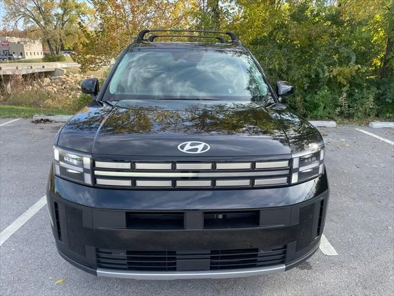 Used 2025 Phantom Black Hyundai SEL image 8
