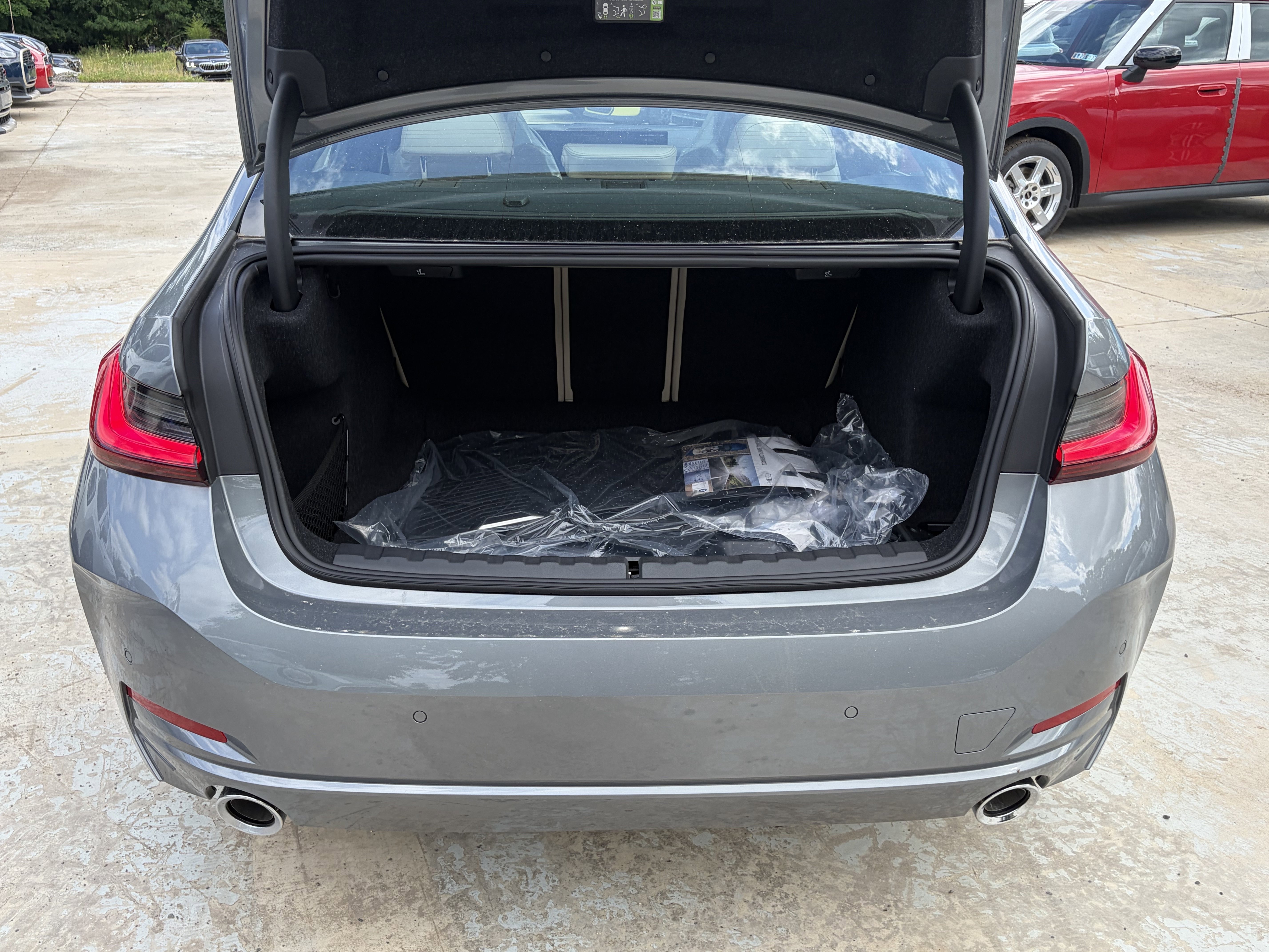 New 2026 Skyscraper Grey Metallic BMW 330i xDrive image 7