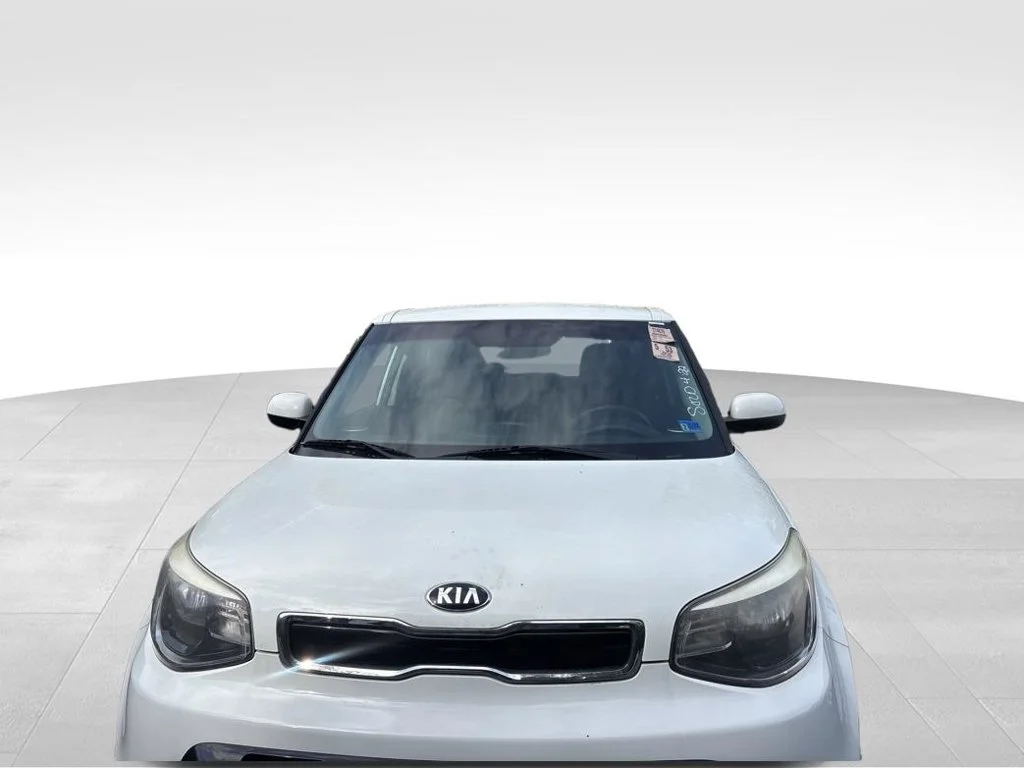 Used 2016 White Kia Plus image 4