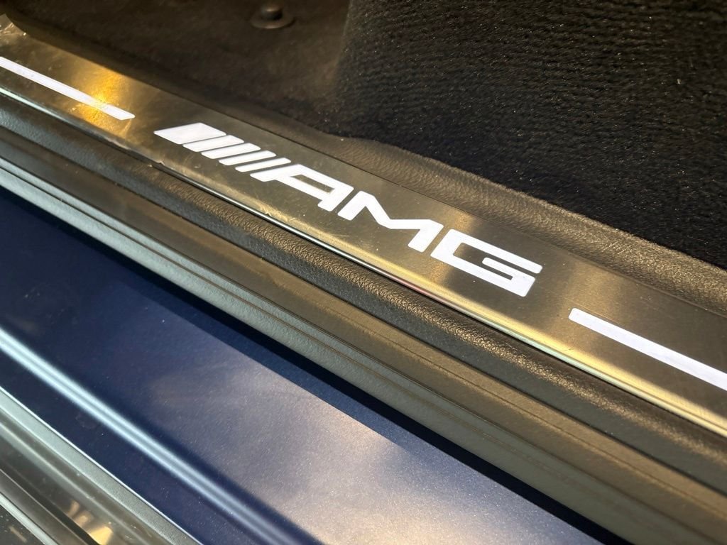 New 2026 MANUFAKTUR Exclusive Brilliant Blue Magno Mercedes-Benz AMG® G 63 SUV image 10