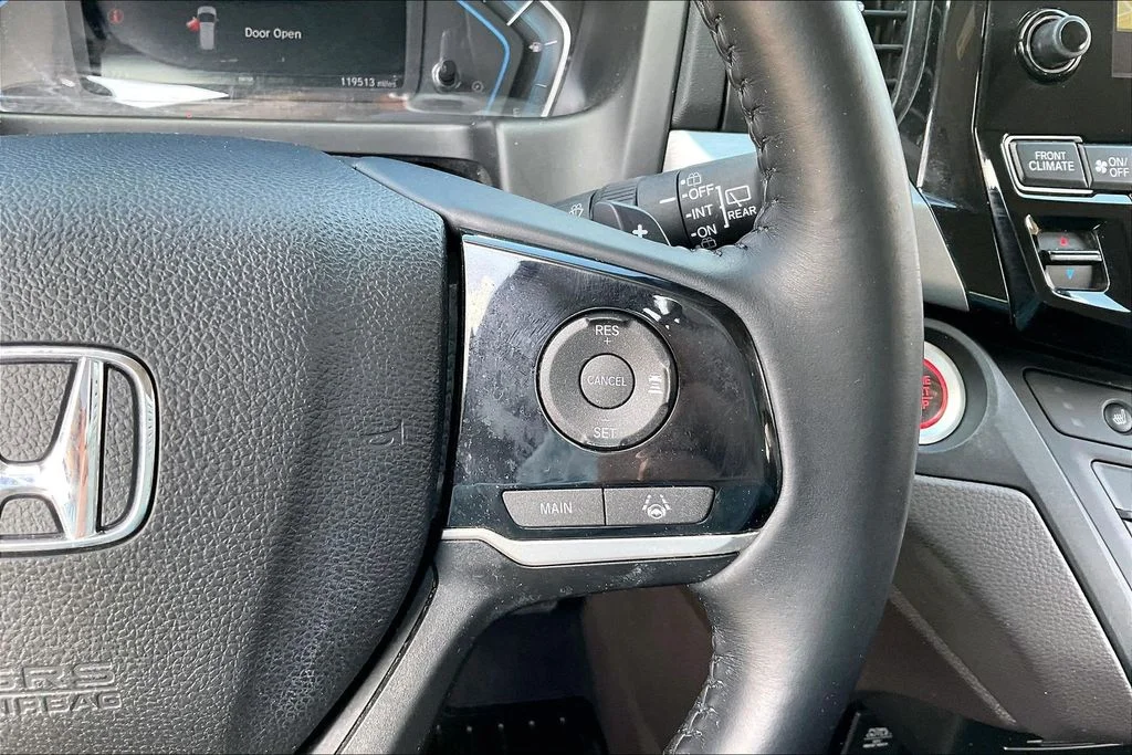 Used 2019 White Honda Touring image 12