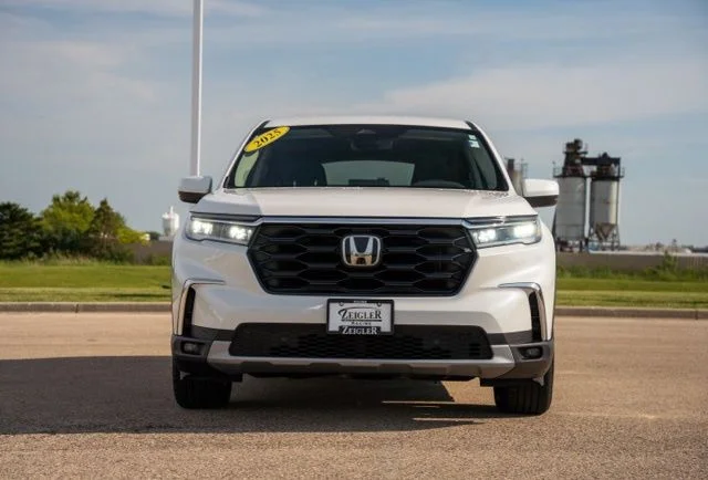 Used 2025 White Honda EX-L image 2