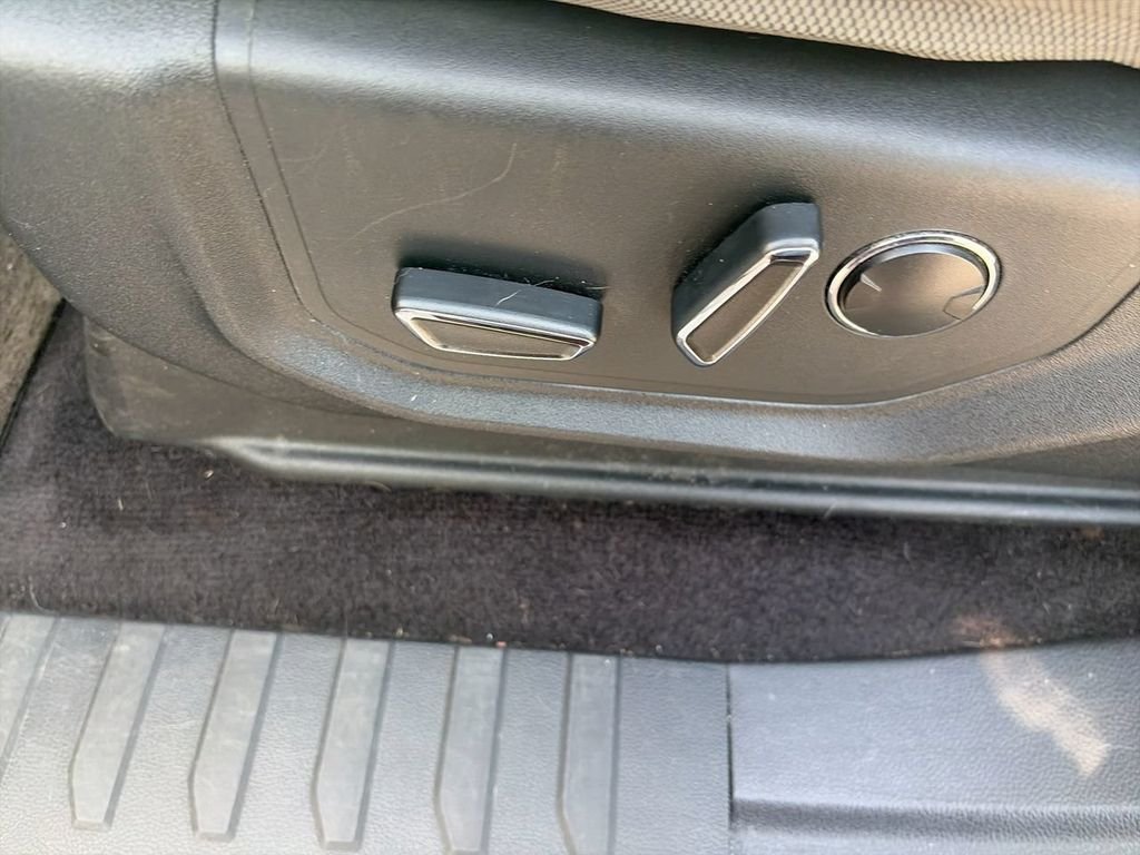 Used 2015 Silver Ford XLT image 15