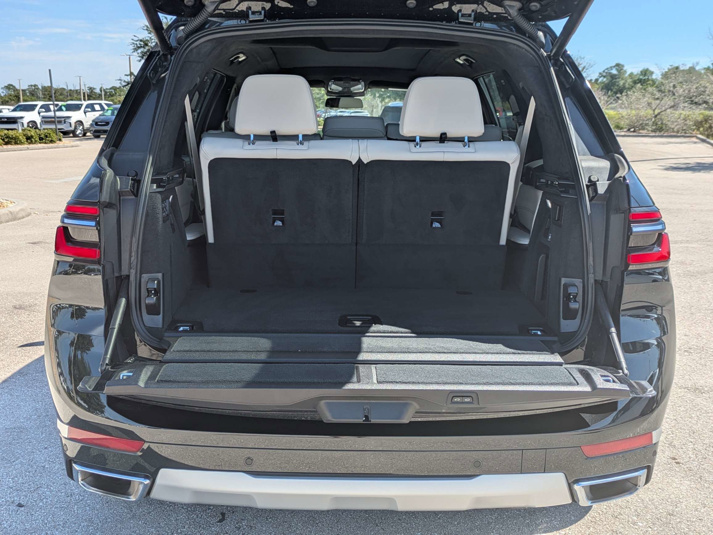 Used 2023 Black Sapphire Metallic BMW xDrive40i image 18