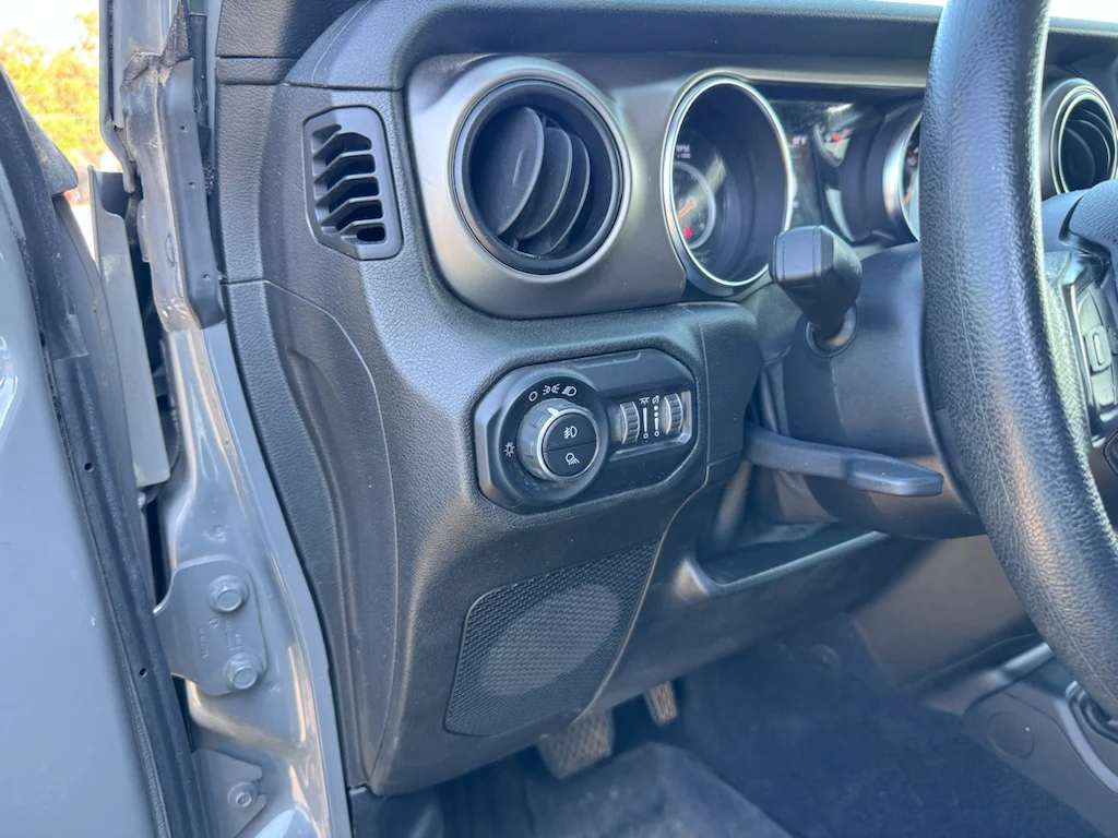Used 2020 Sting-Gray Clearcoat Jeep Sport image 16