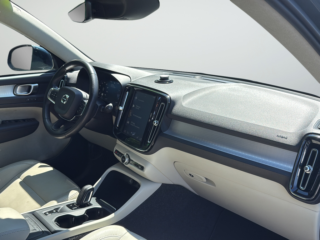 Used 2021 Blue Volvo Momentum image 20