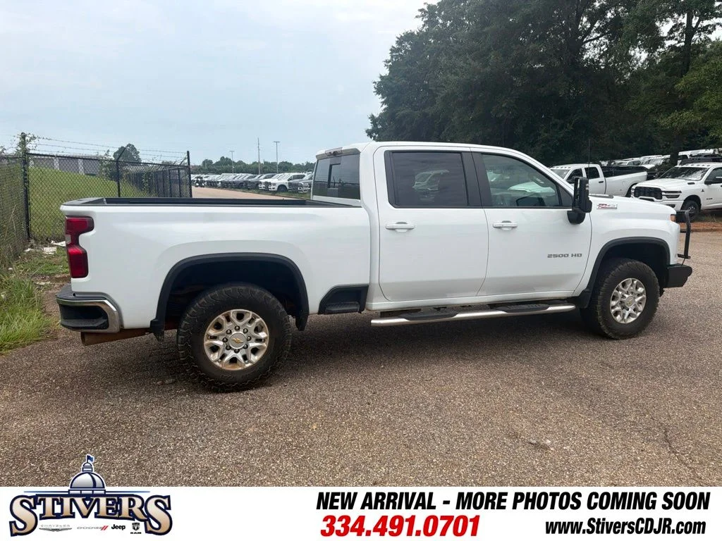 Used 2024 White Chevrolet LT image 9