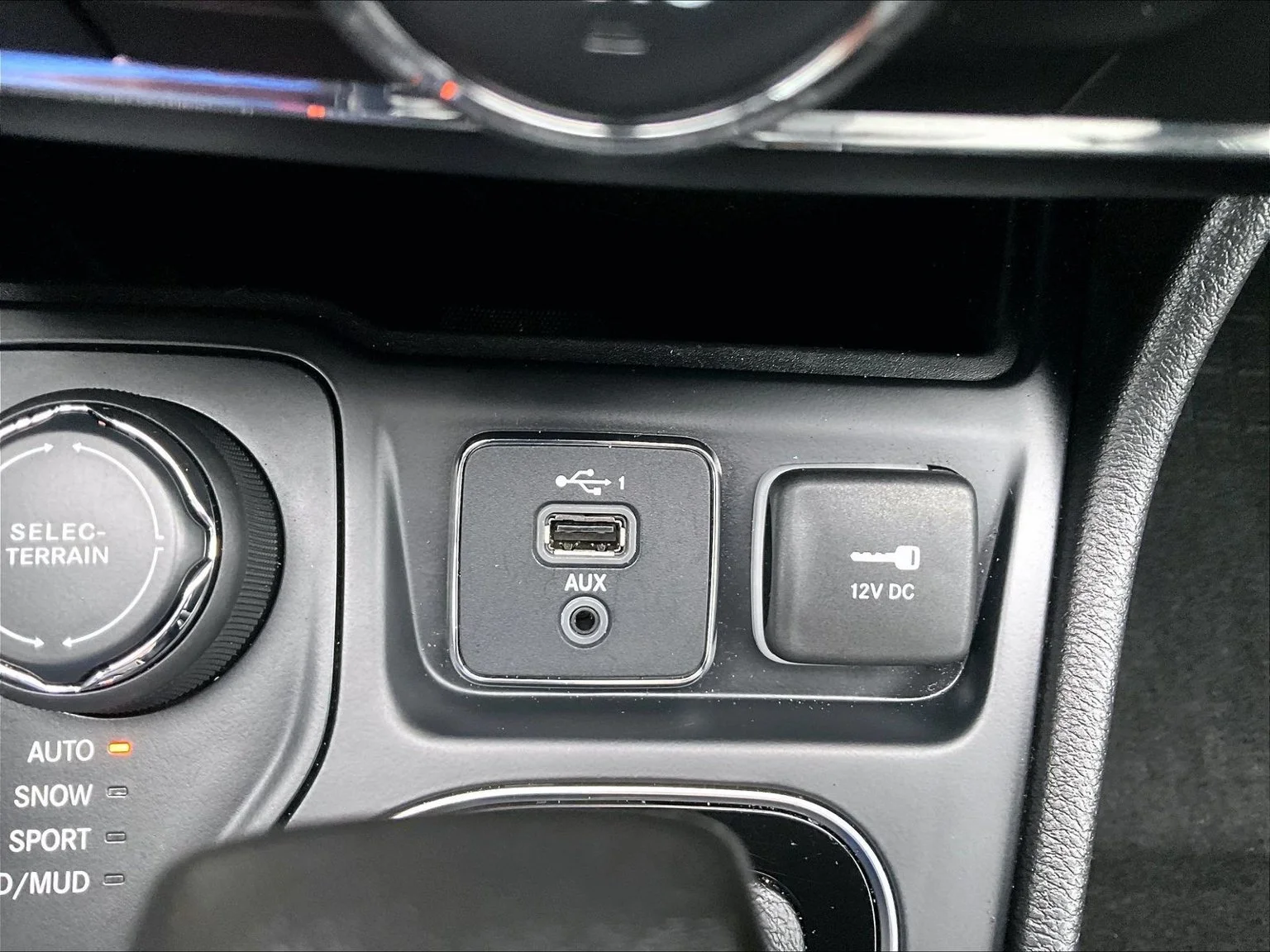 Used 2020 White Jeep Limited image 32