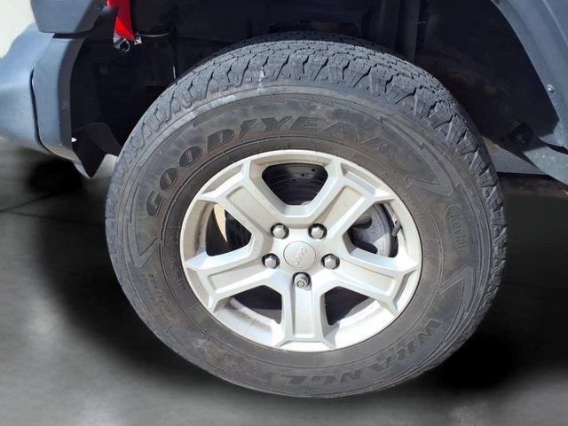 Used 2018 Red Jeep Sport S 4x4 image 24