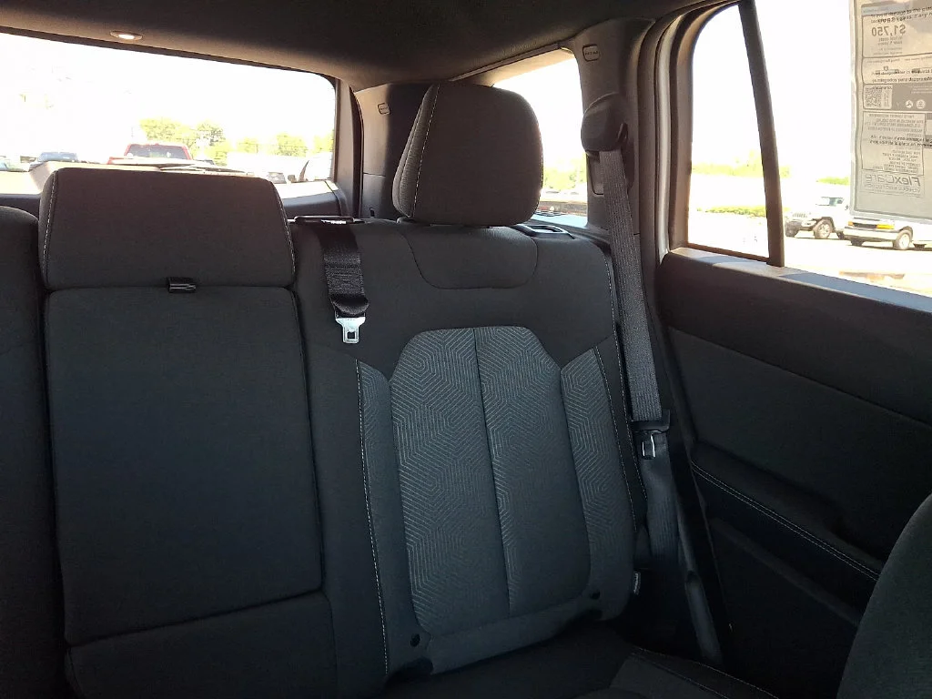 New 2026 Silver Zynith Clear-Coat Exterior Paint Jeep Laredo image 15