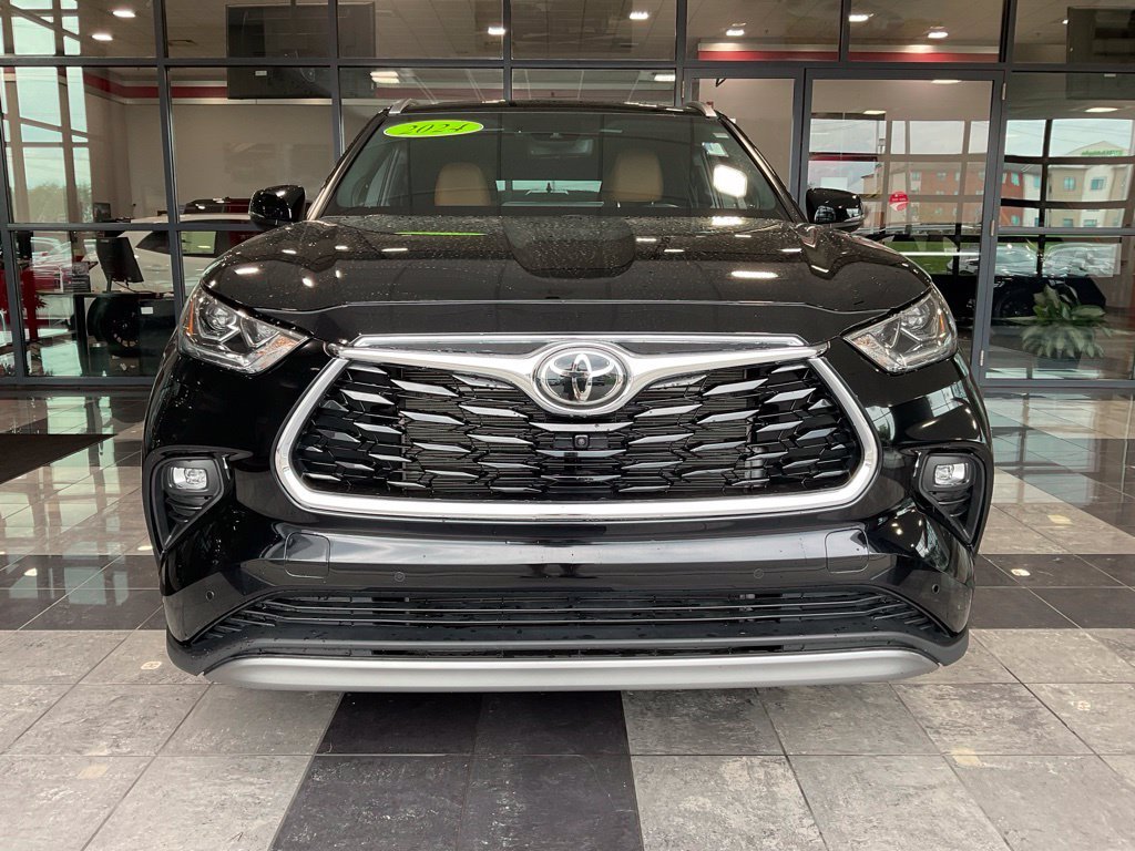Used 2024 Toyota Highlander Platinum with VIN 5TDKDRBH4RS528736 for sale in Kansas City