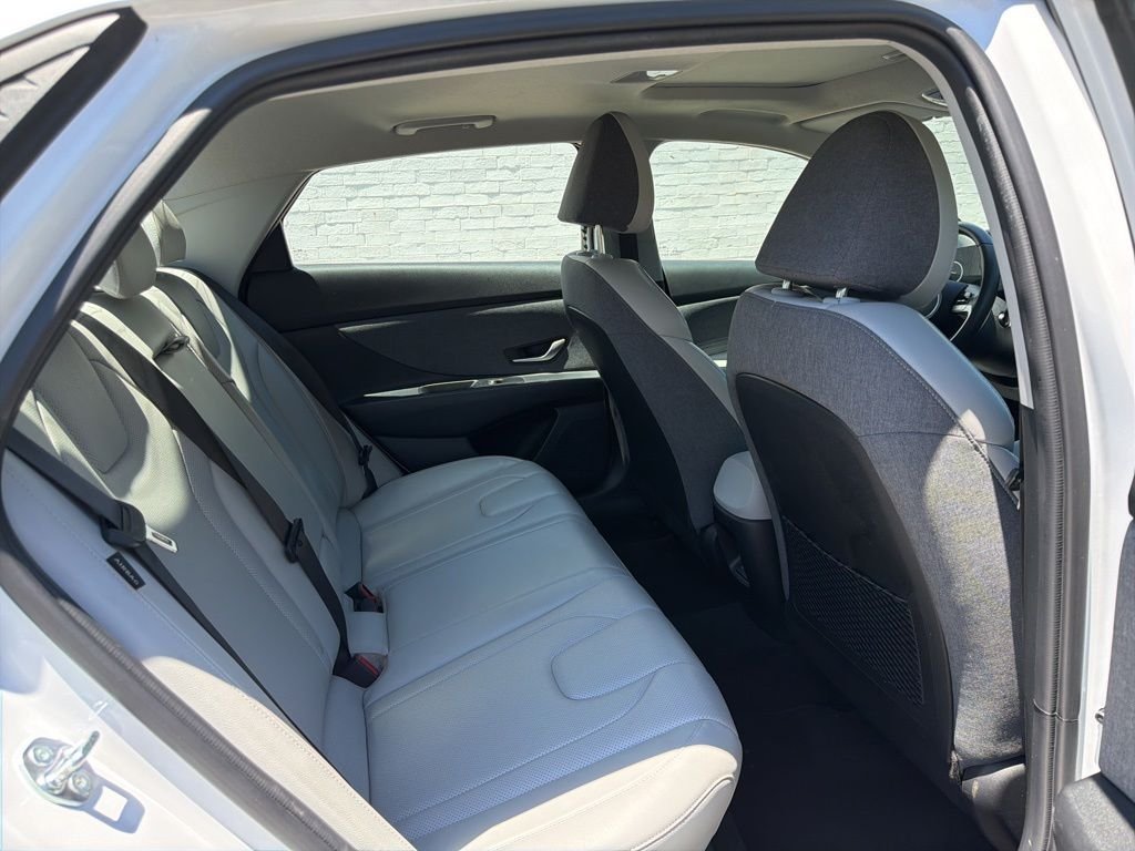 2025 Hyundai Elantra Limited - Photo 10
