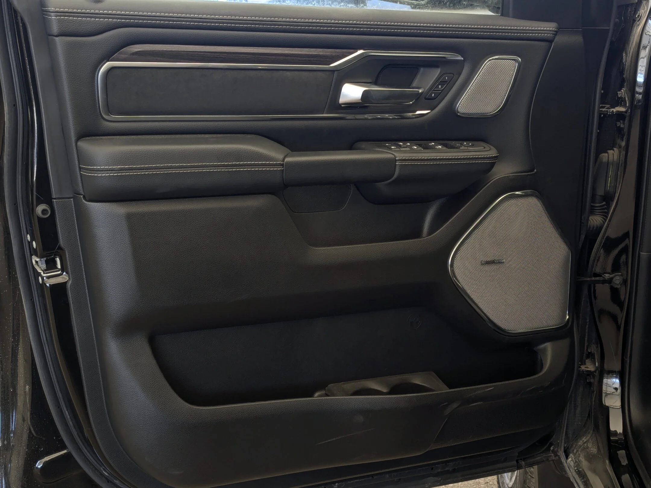 New 2026 Black RAM Laramie - - Night Edition - Level 2 Grp - Pano Sunroof - Harman/Kardon Audio & More! image 12