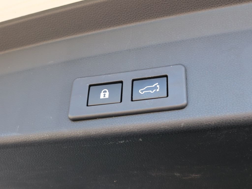 Used 2020 White Subaru Limited image 42