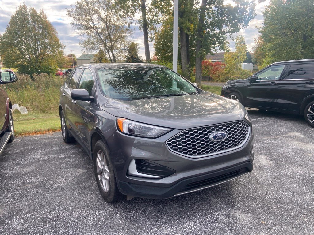 Used 2024 Gray Metallic Ford SEL image 1