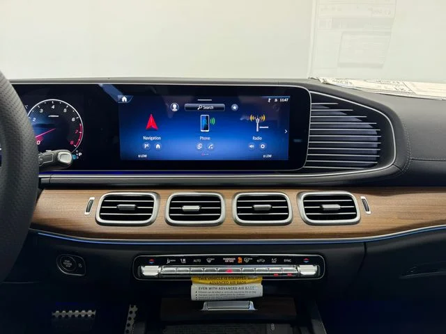New 2026 MANUFAKTUR Moonlight White Metallic Mercedes-Benz GLS 450 image 4