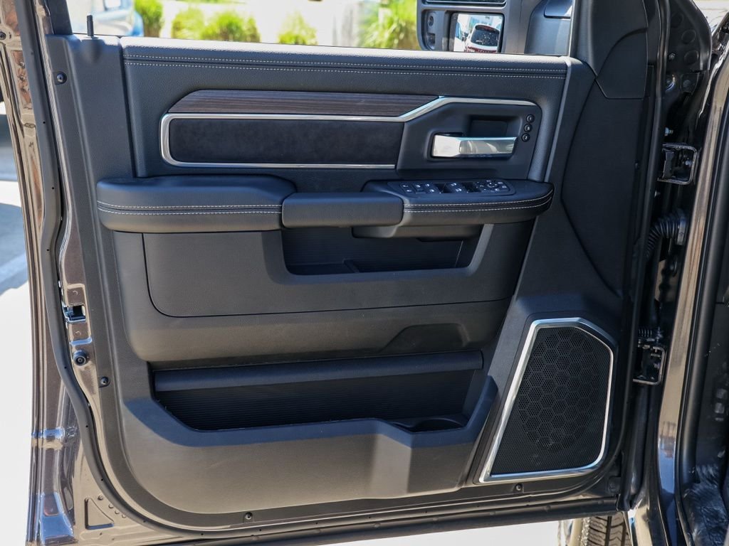 New 2026 Granite Crystal Metallic Clear-Coat Exterior Paint RAM Laramie image 21